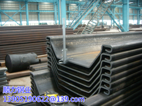 Análisis de la construcción de Larsen Steel Sheet Pile Cofferdam en agua